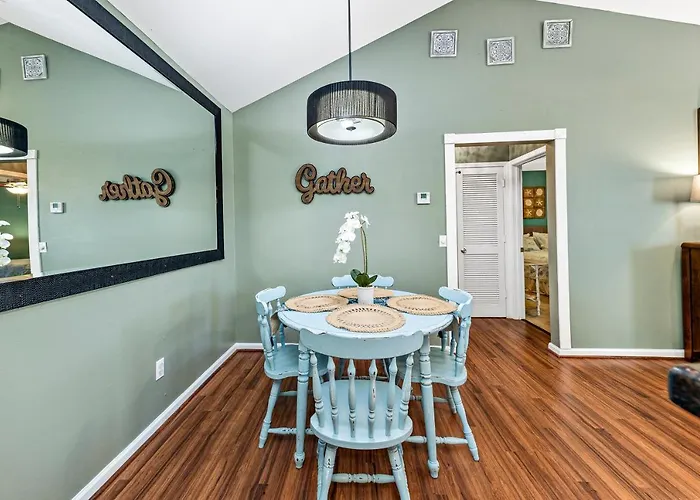 Apartment Cozy Budget Friendly Close To The